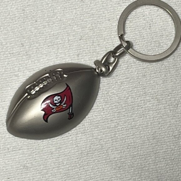 Tampa Bay Buccaneers NFL Football Shaped Key Chain Key Ring 4" Silver Red - Picture 6 of 13